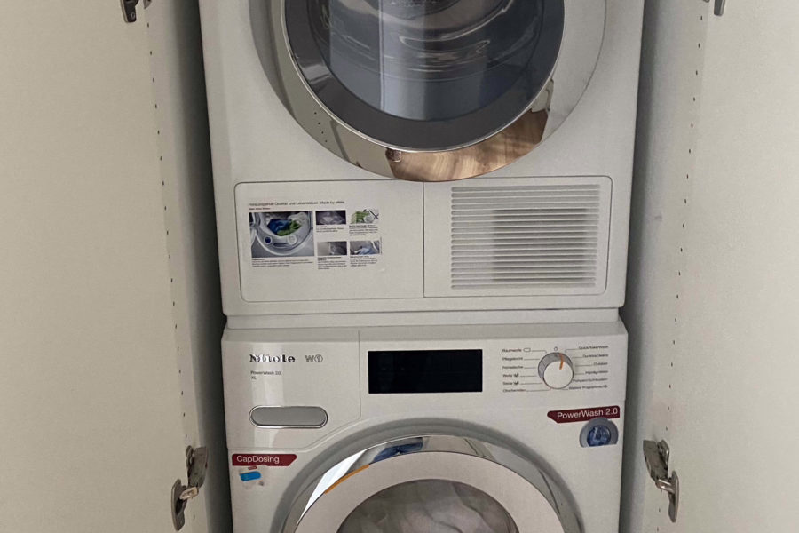 Bild - Stylische und exklusive Galeriewohnung mit Sauna, PKW-Stellplatz und Fahrstuhl in List