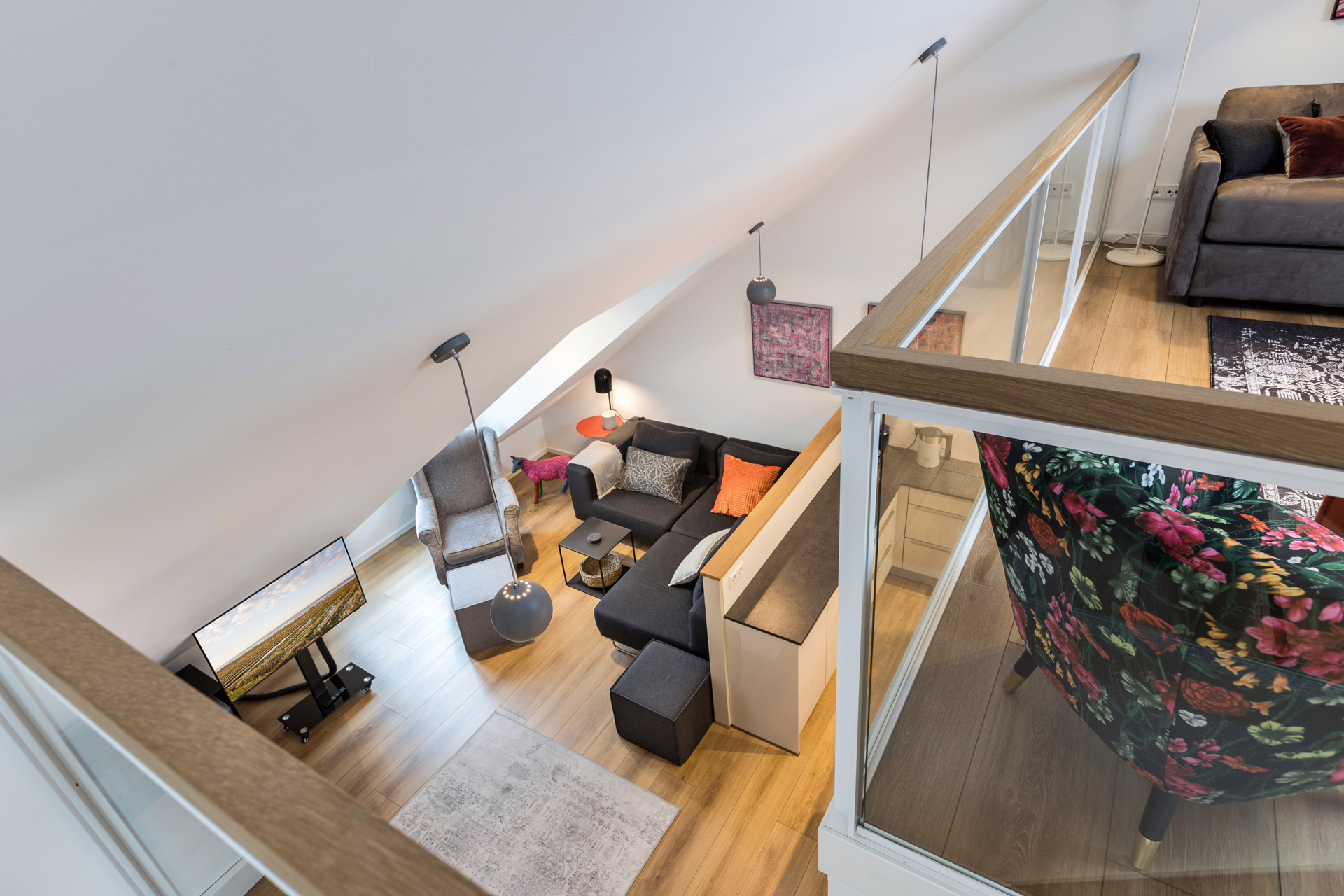Bild - Stylische und exklusive Galeriewohnung mit Sauna, PKW-Stellplatz und Fahrstuhl in List