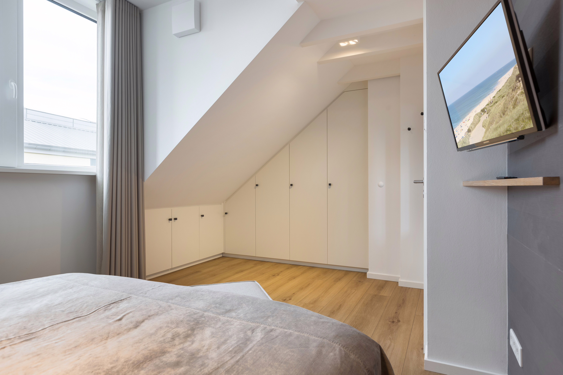 Bild - Stylische und exklusive Galeriewohnung mit Sauna, PKW-Stellplatz und Fahrstuhl in List