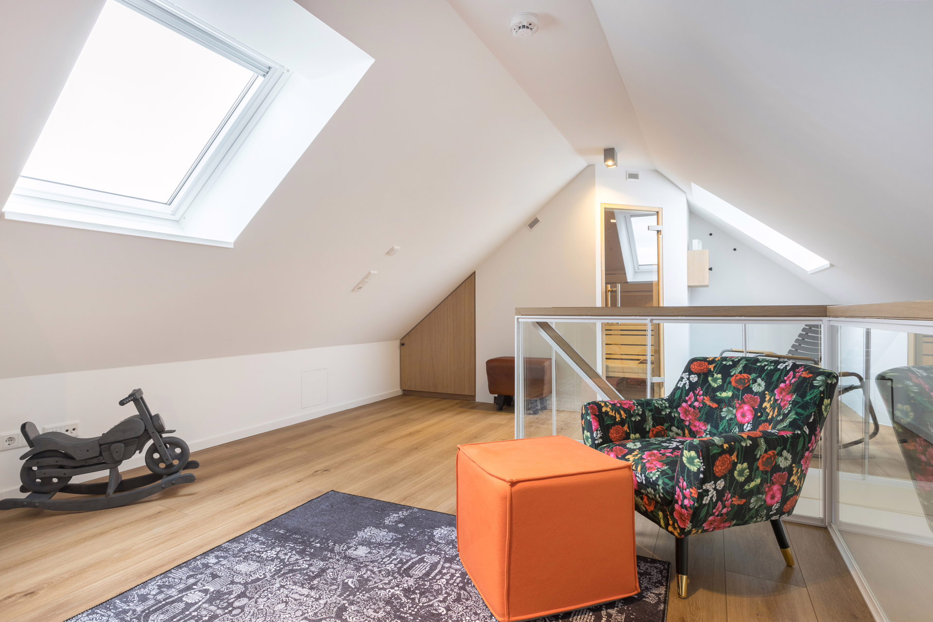 Bild - Stylische und exklusive Galeriewohnung mit Sauna, PKW-Stellplatz und Fahrstuhl in List