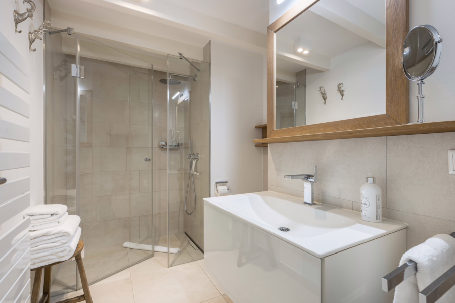 Bild - Stylische und exklusive Galeriewohnung mit Sauna, PKW-Stellplatz und Fahrstuhl in List