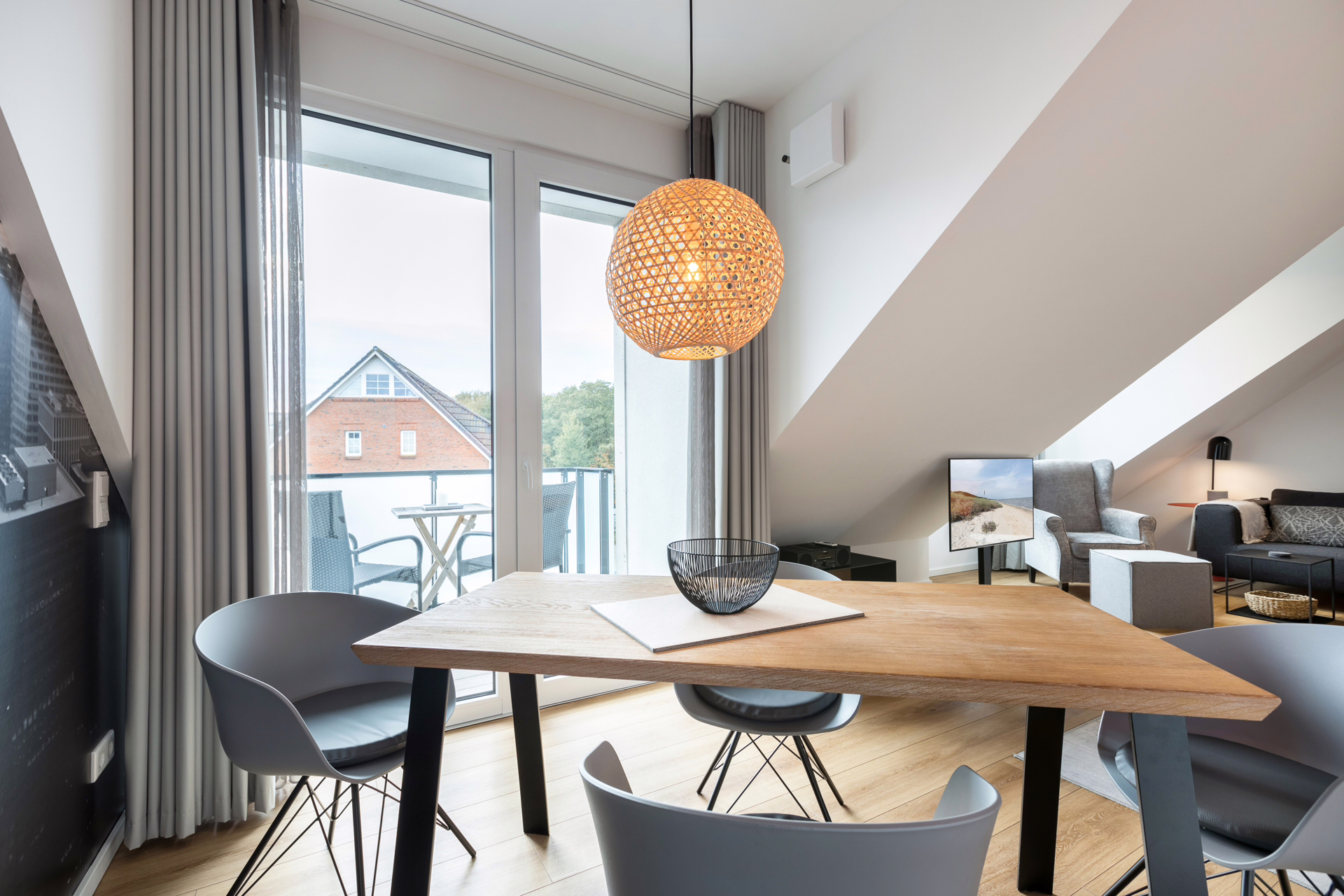 Bild - Stylische und exklusive Galeriewohnung mit Sauna, PKW-Stellplatz und Fahrstuhl in List