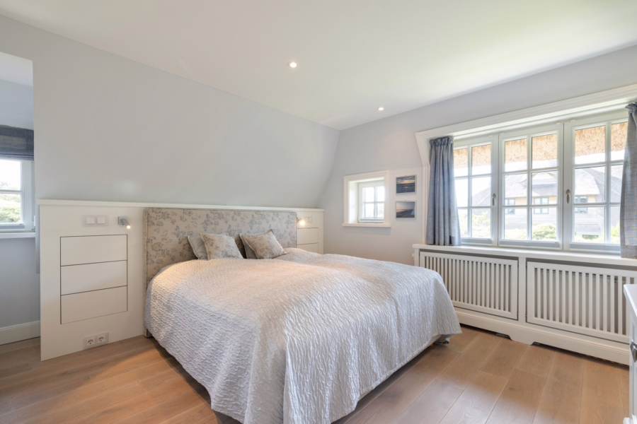 Bild - Charmantes Friesenhaus unter Reet mit einer Erdgarage am Keitumer Wattenmeer