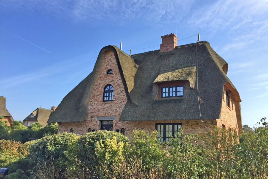 Bild - Charmantes Friesenhaus unter Reet mit einer Erdgarage am Keitumer Wattenmeer