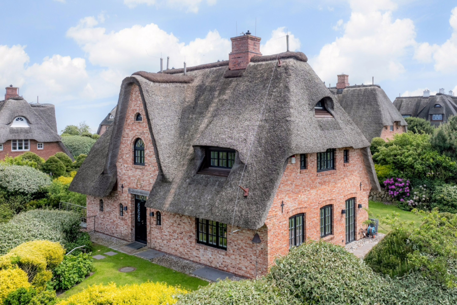 Bild - Charmantes Friesenhaus unter Reet mit einer Erdgarage am Keitumer Wattenmeer