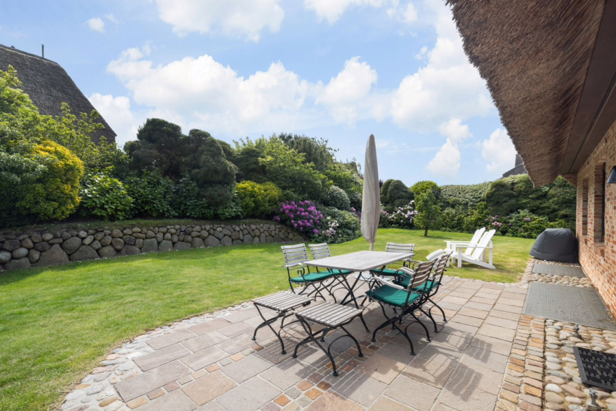 Bild - Charmantes Friesenhaus unter Reet mit einer Erdgarage am Keitumer Wattenmeer