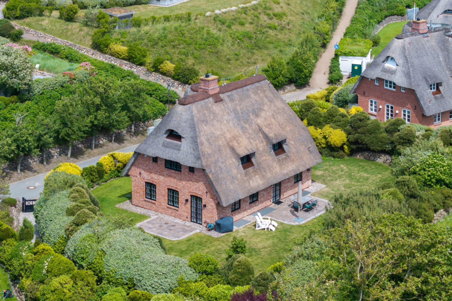 Bild - Charmantes Friesenhaus unter Reet mit einer Erdgarage am Keitumer Wattenmeer