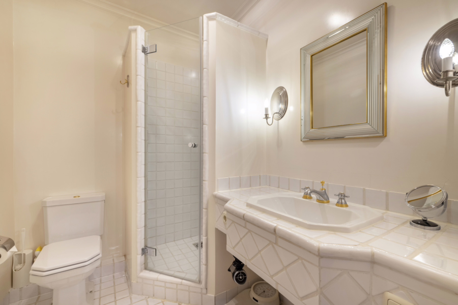 Bild - Charmantes reetgedecktes Mittelhausteil unweit der Braderuper Heide