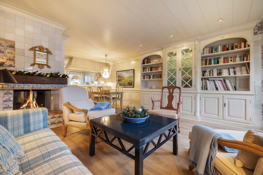 Bild - Charmantes reetgedecktes Mittelhausteil unweit der Braderuper Heide