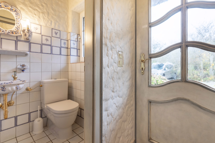 Bild - Charmantes reetgedecktes Mittelhausteil unweit der Braderuper Heide