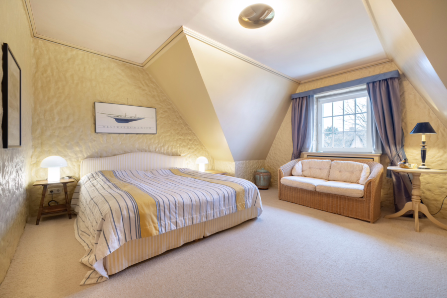 Bild - Charmantes reetgedecktes Mittelhausteil unweit der Braderuper Heide