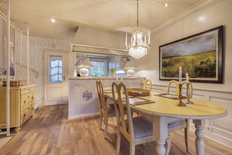 Bild - Charmantes reetgedecktes Mittelhausteil unweit der Braderuper Heide