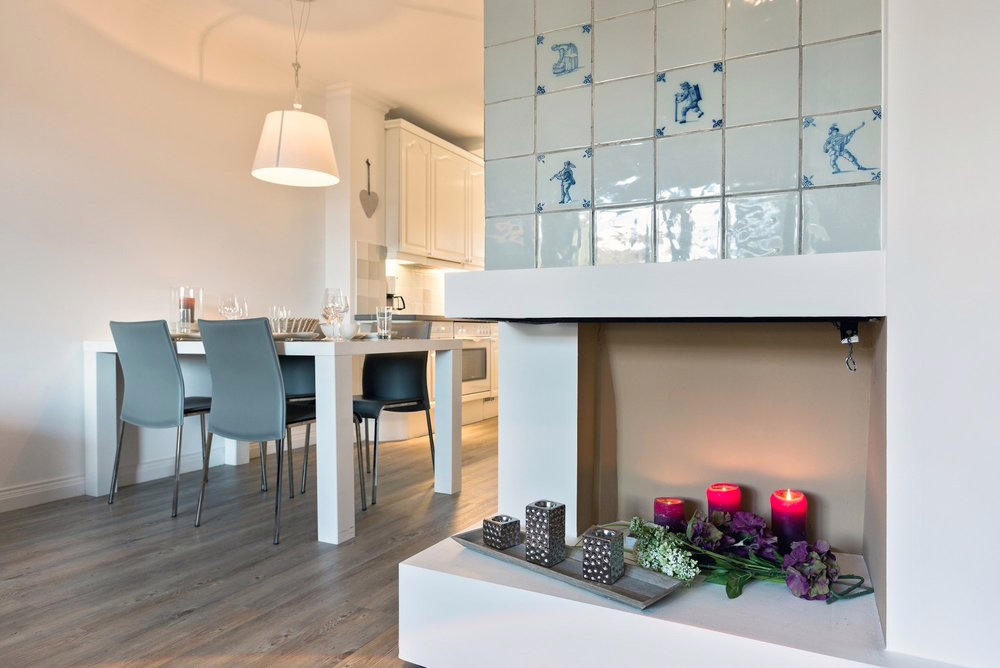 Bild - Modern renoviertes Hausteil unter Reet auf parkähnlichem Grundstück
