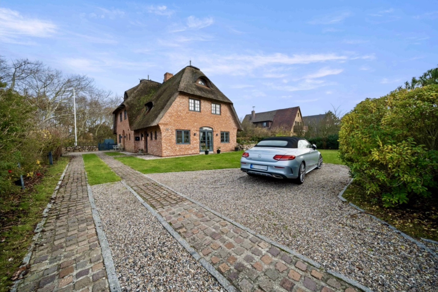 Bild - Genehmigtes Ferienhaus mit großem Garten in List