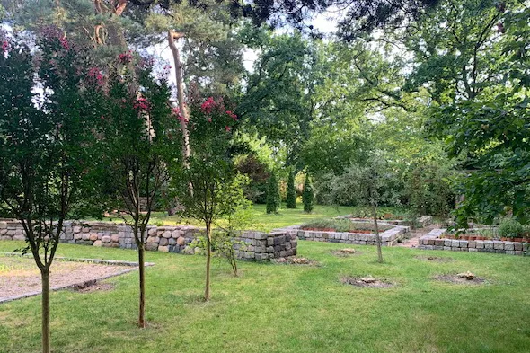 Bild - Einmaliges Parkgrundstück in Maschen Heide mit Altbestand