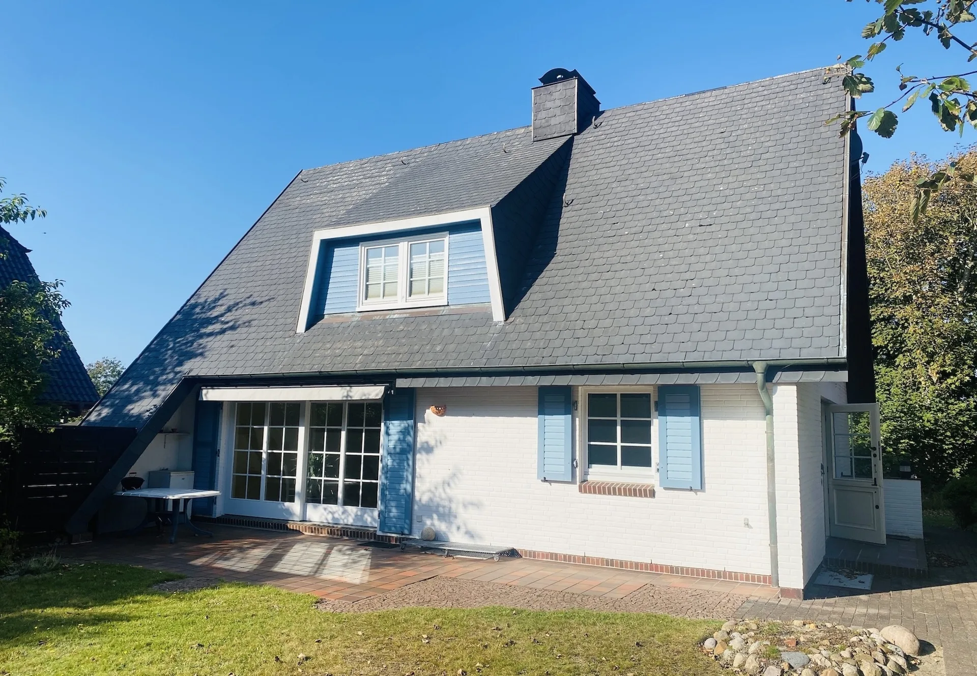 Bild - Einfamilienhaus auf schönem Grundstück in beliebter Lage von Wenningstedt.