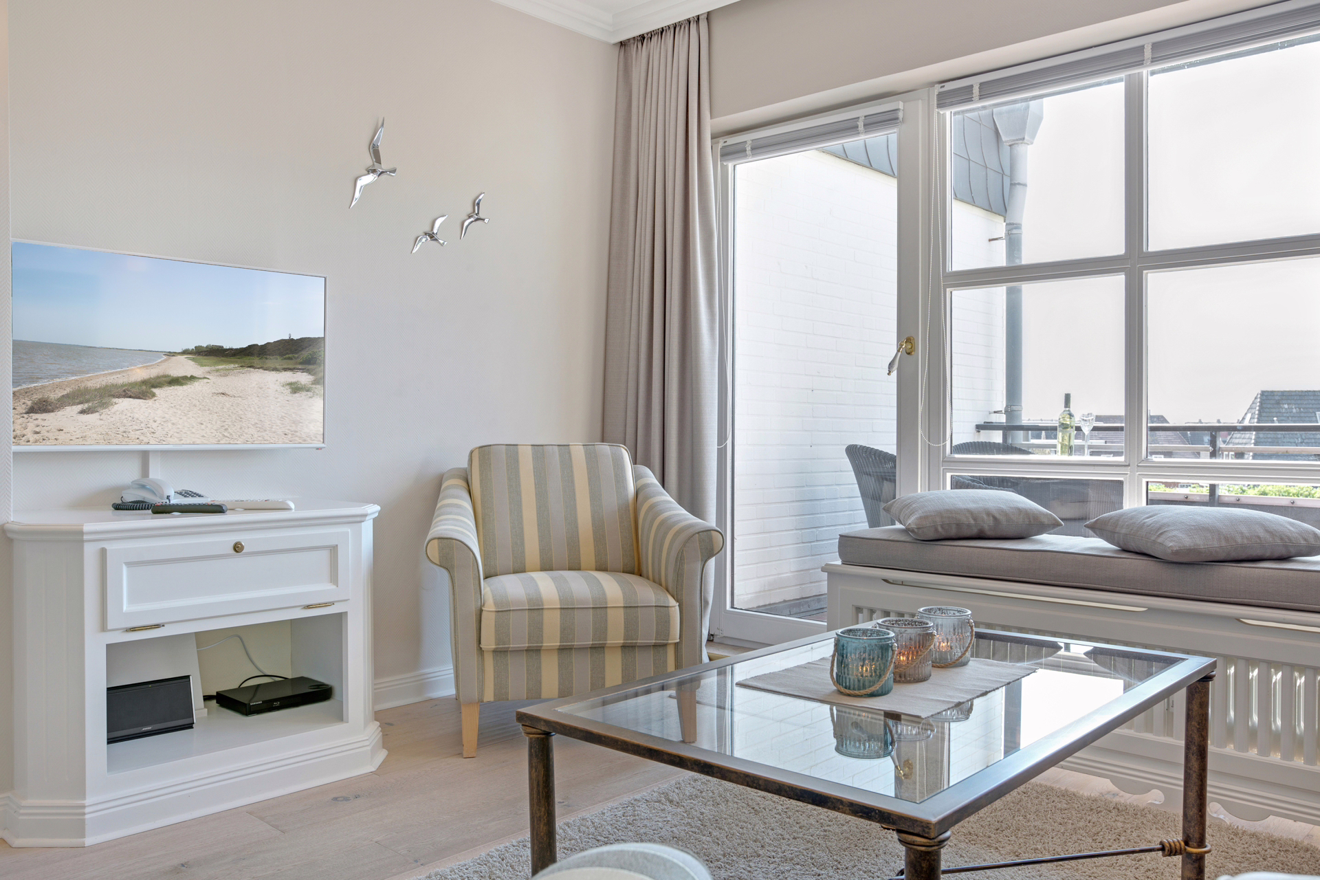 Bild - Exklusive Strandnähe: Moderne Wohnung mit zwei Balkonen & kleinem Meerblick in Wenningstedt