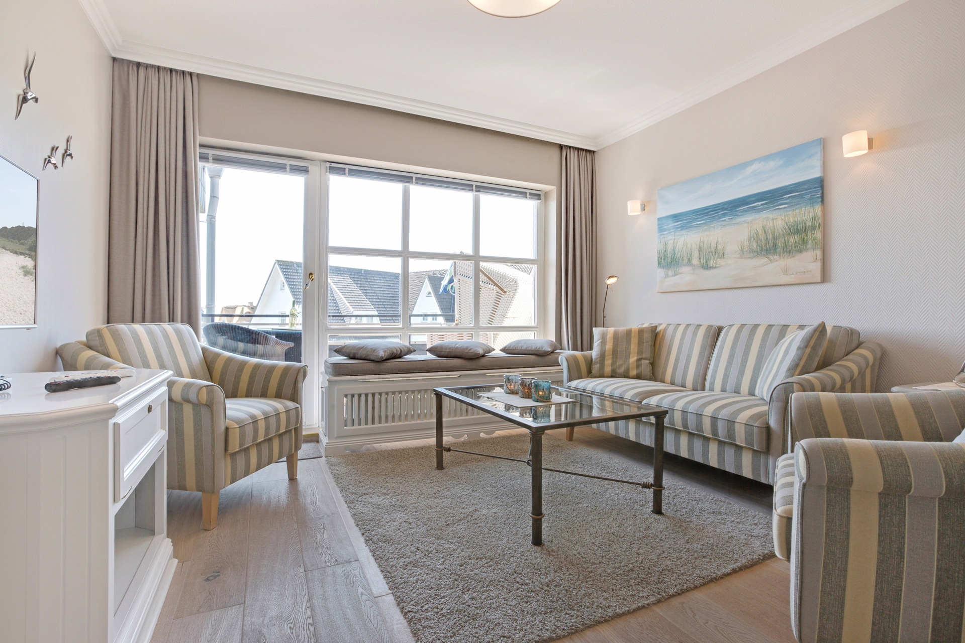 Exklusive Strandnähe: Moderne Wohnung mit zwei Balkonen & kleinem Meerblick in Wenningstedt - Bild (34002)