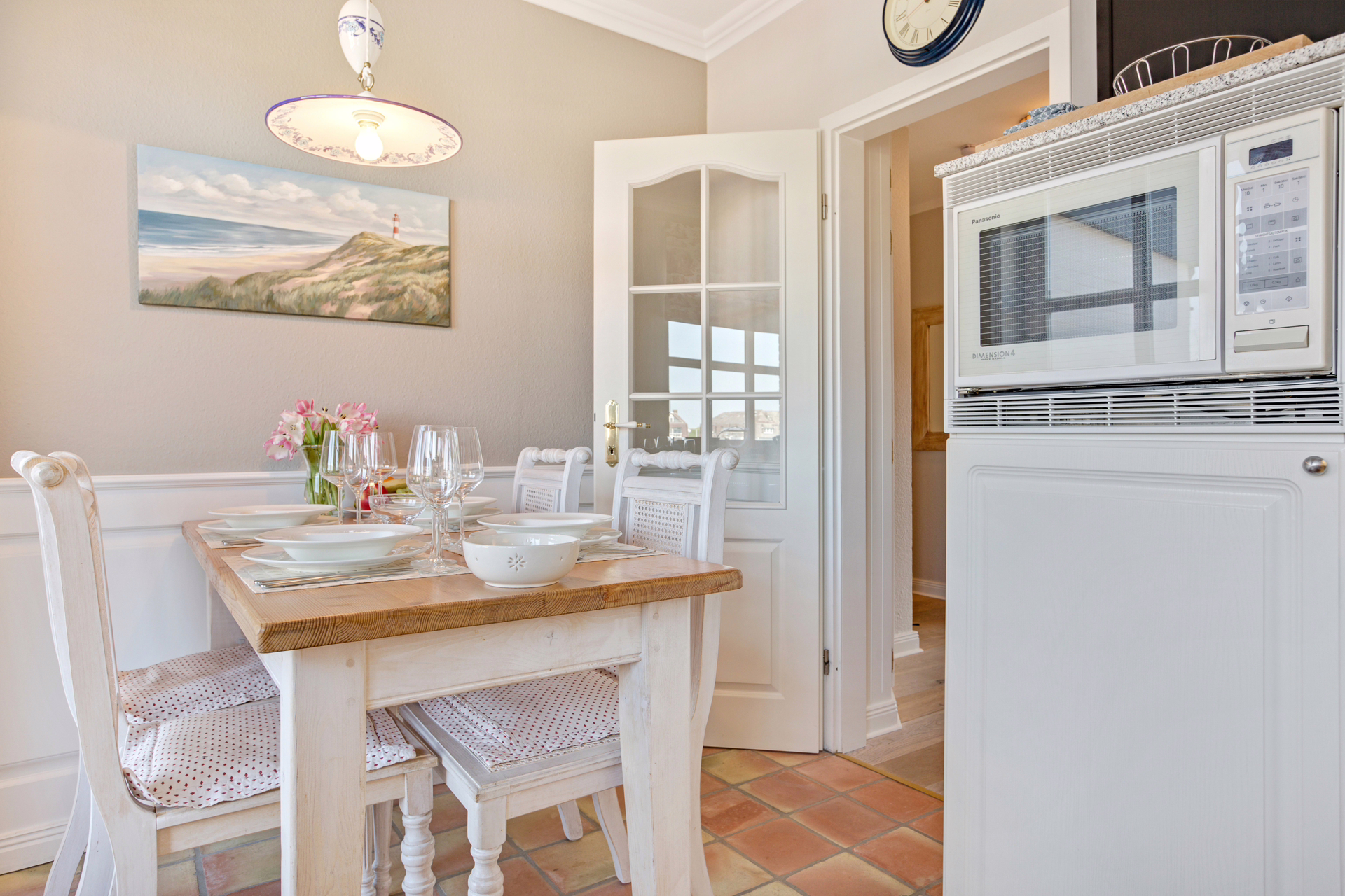 Bild - Exklusive Strandnähe: Moderne Wohnung mit zwei Balkonen & kleinem Meerblick in Wenningstedt