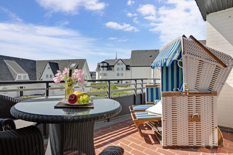 Bild - Exklusive Strandnähe: Moderne Wohnung mit zwei Balkonen & kleinem Meerblick in Wenningstedt