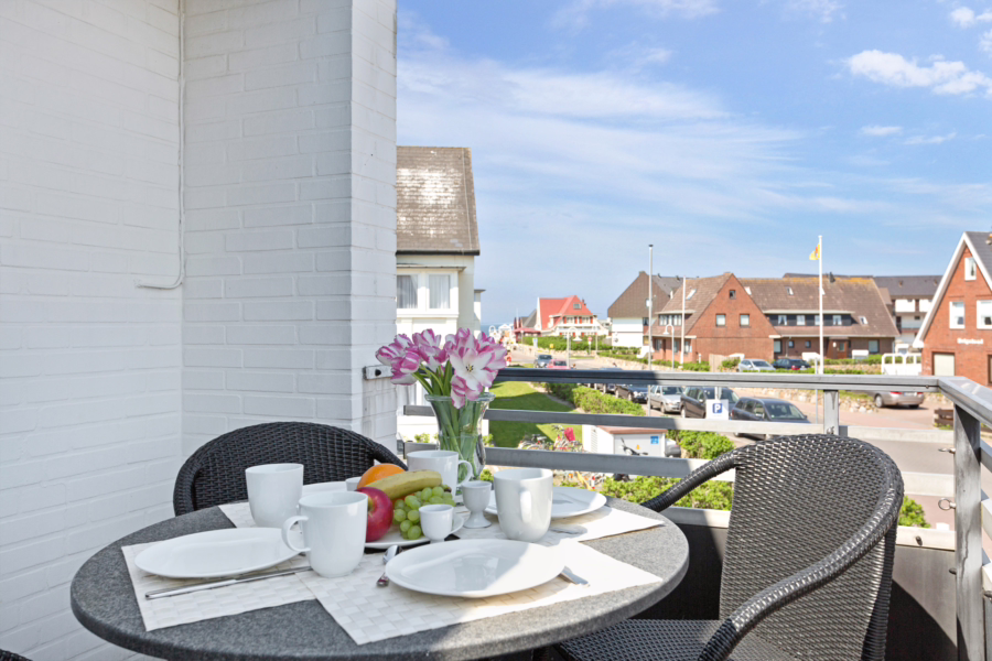 Bild - Exklusive Strandnähe: Moderne Wohnung mit zwei Balkonen & kleinem Meerblick in Wenningstedt