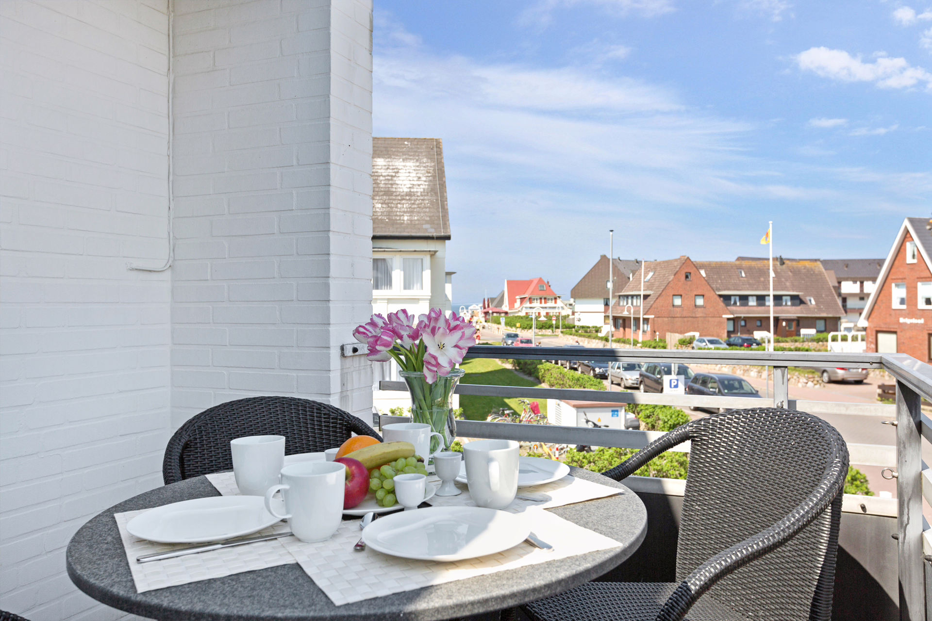 Bild - Exklusive Strandnähe: Moderne Wohnung mit zwei Balkonen & kleinem Meerblick in Wenningstedt