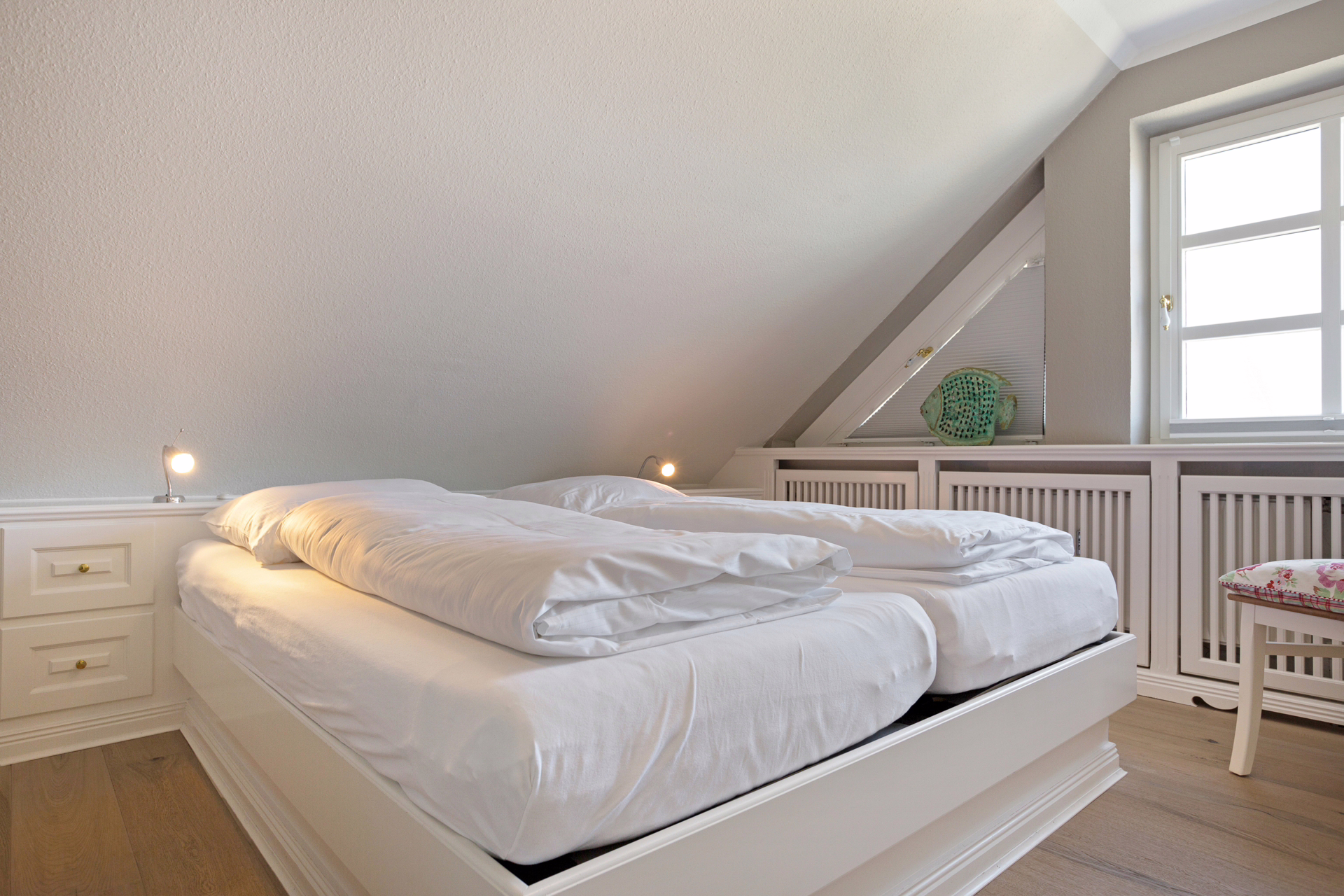 Bild - Exklusive Strandnähe: Moderne Wohnung mit zwei Balkonen & kleinem Meerblick in Wenningstedt
