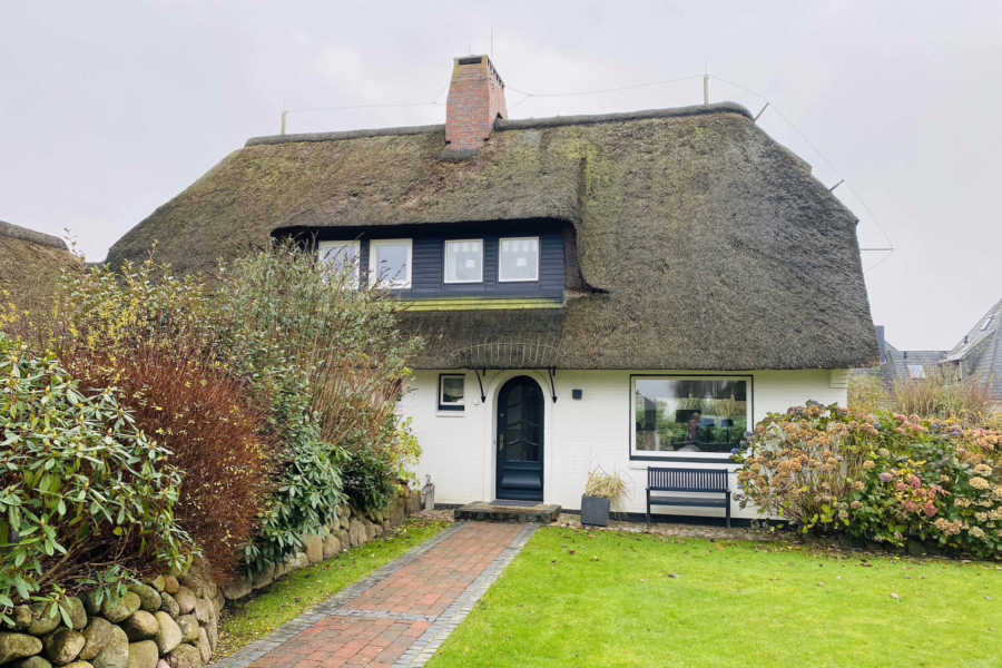 6 - Gepflegte Doppelhaushälfte unter Reet in ruhiger Lage von Archsum