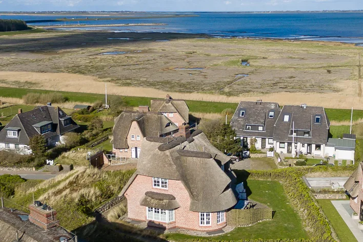 Bild - Einzelhaus auf der Düne mit herrlichem Wattblick