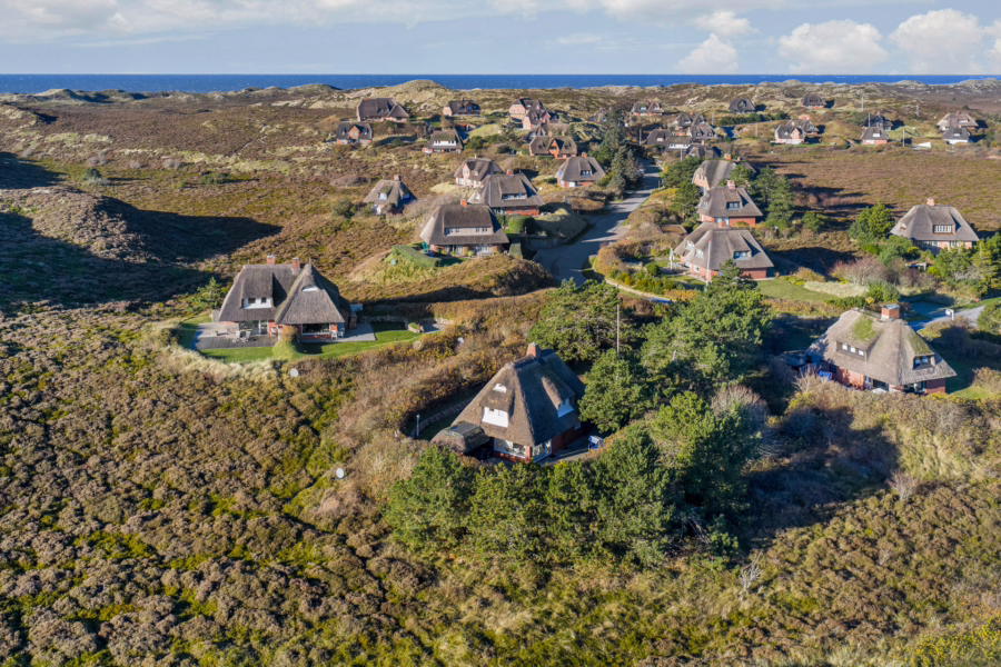 Bild - Freistehendes Einzelhaus unter Reet auf Erbpacht-Grundstück in der Westerheide mit Meerblick