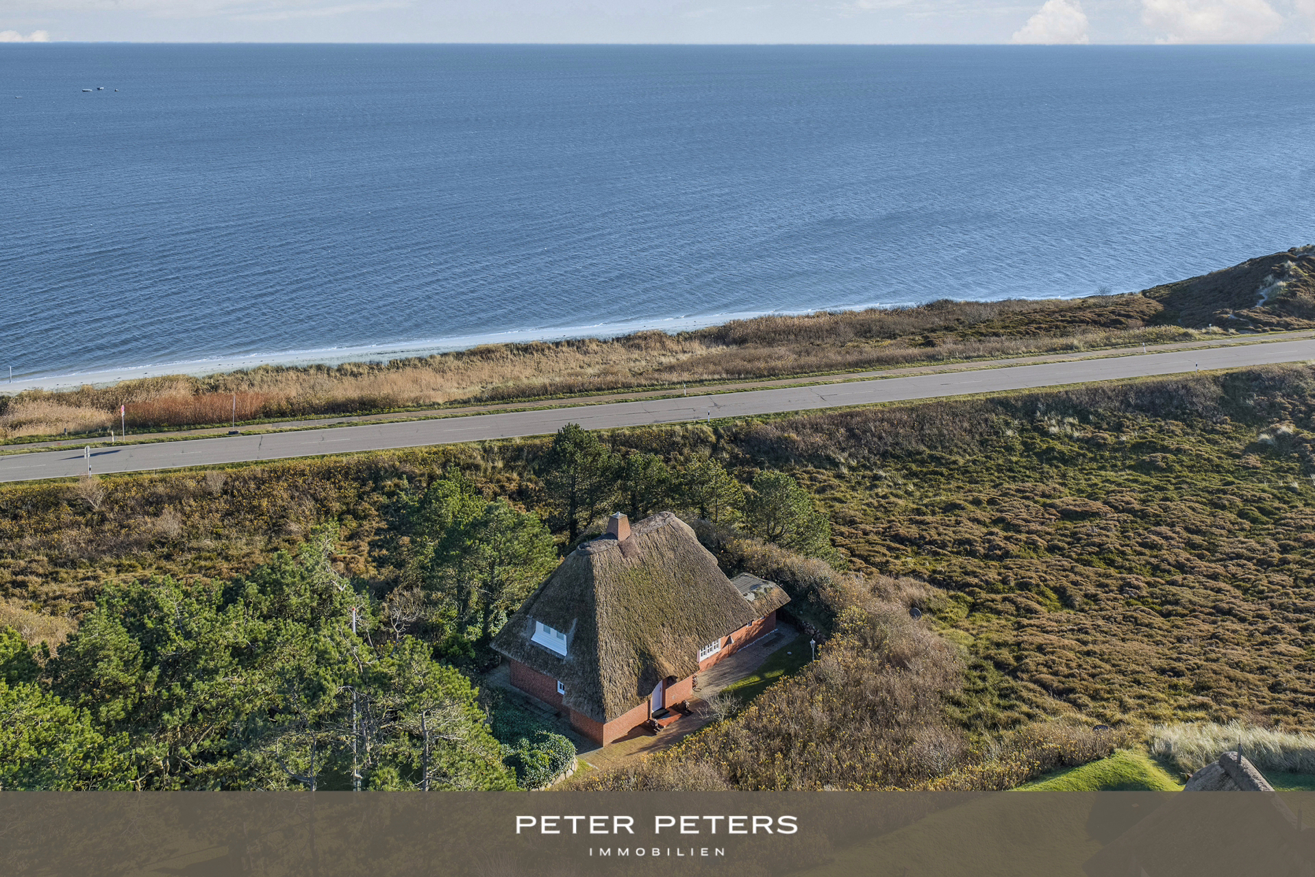 Freistehendes Einzelhaus unter Reet auf Erbpacht-Grundstück in der Westerheide mit Meerblick - Titelbild (30213)
