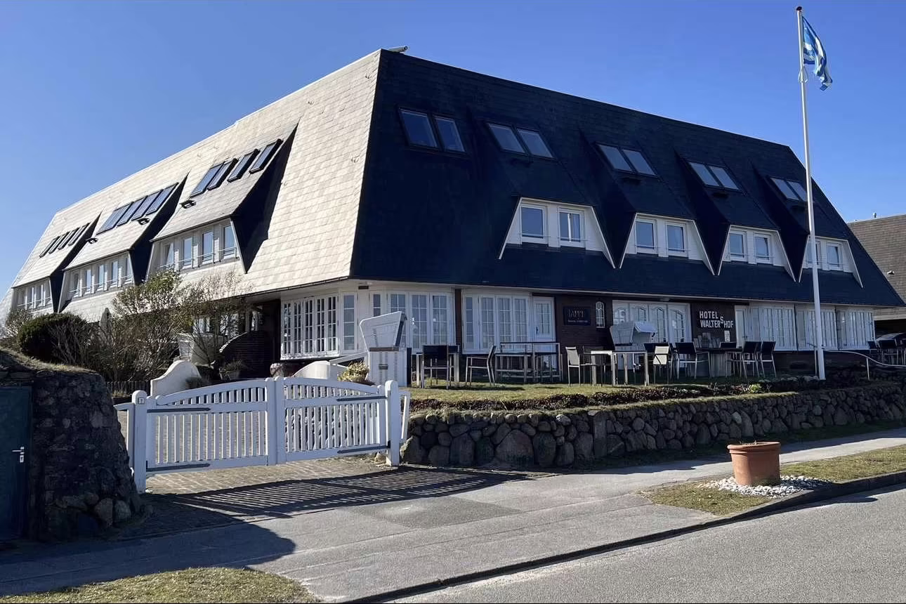 Bild - Freistehendes Einzelhaus unter Reet auf Erbpacht-Grundstück in der Westerheide mit Meerblick