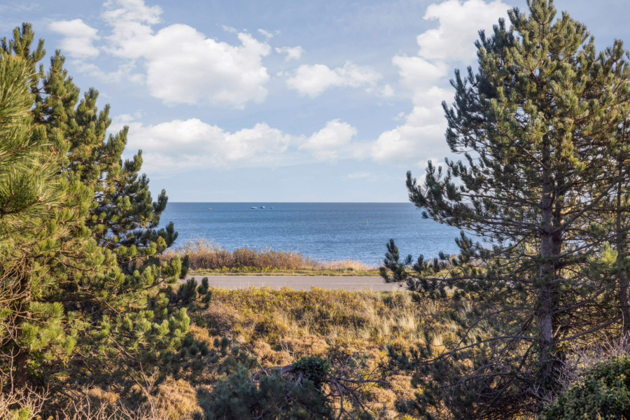 Bild - Freistehendes Einzelhaus unter Reet auf Erbpacht-Grundstück in der Westerheide mit Meerblick