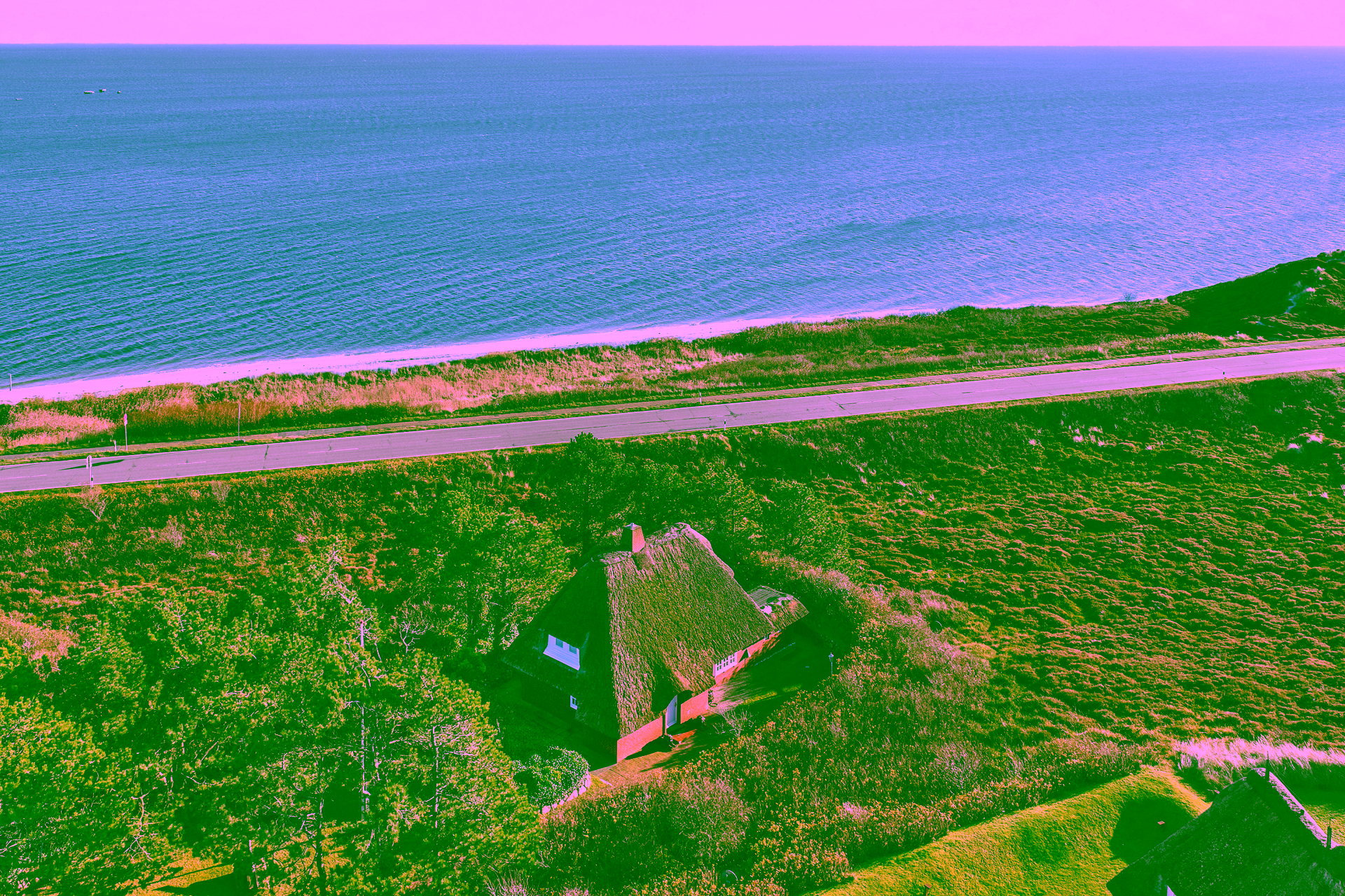 Freistehendes Einzelhaus unter Reet auf Erbpacht-Grundstück in der Westerheide mit Meerblick - Titelbild (17354)