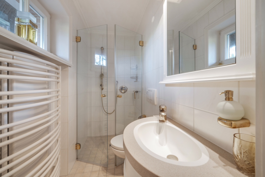 Bild - Freistehendes Einzelhaus unter Reet auf Erbpacht-Grundstück in der Westerheide mit Meerblick