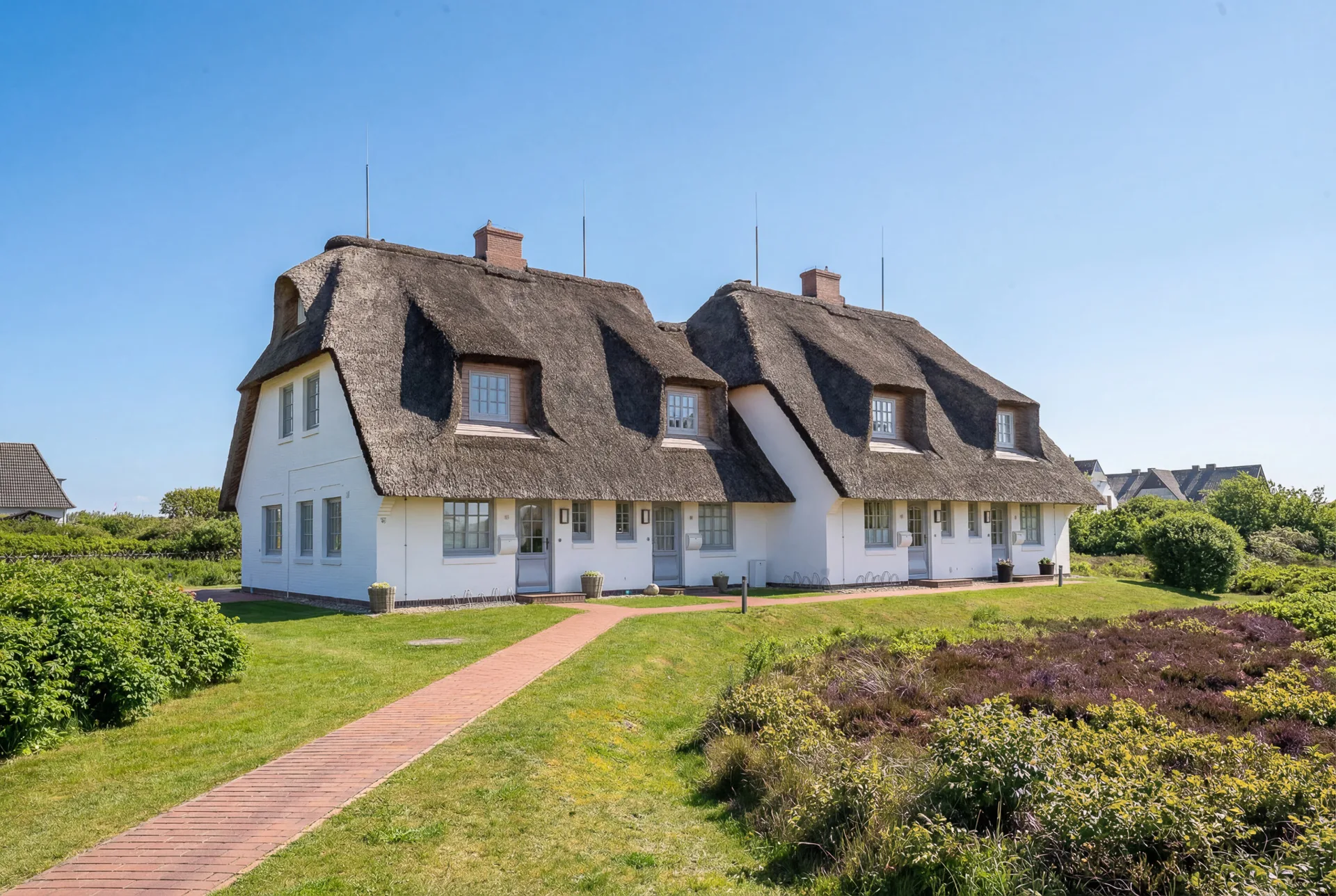 Bild - Wunderschönes Hausteil über drei Ebenen in Strandnähe von Wenningstedt
