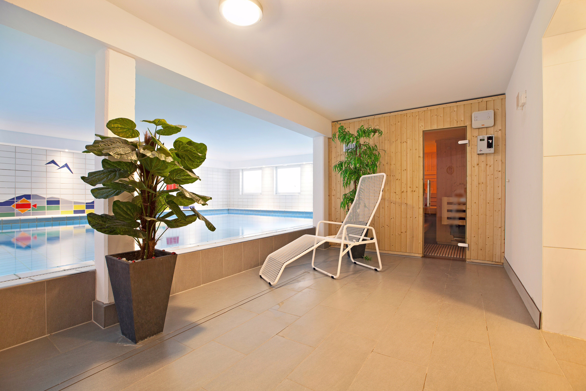 Bild - Gemütliche Erdgeschosswohnung mit Südgarten -Schwimmbad und Sauna im Haus-
