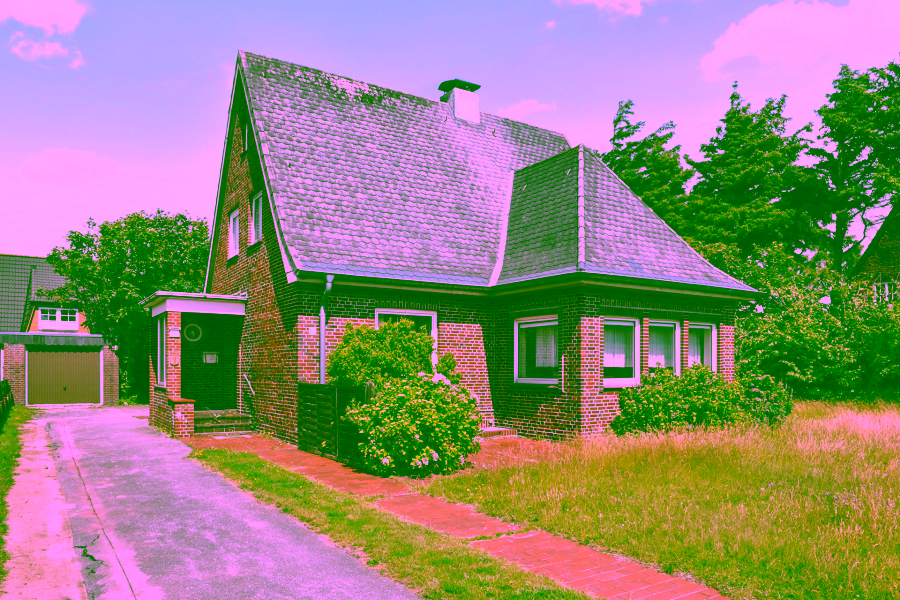 Titelbild - Doppelhaushälfte mit dem Charme eines Einzelhauses – inklusive Garage in strandnaher Lage