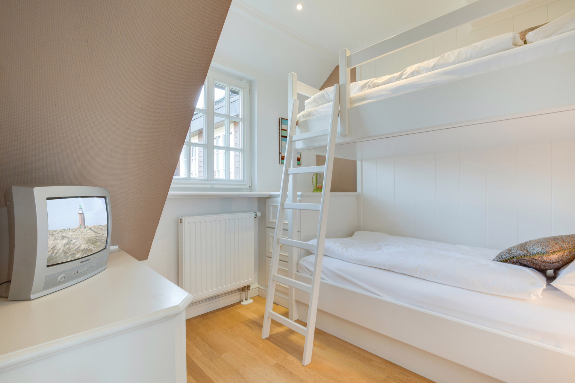 Bild - Charmante und helle Obergeschosswohnung mit Balkon in zentraler Lage von Wenningstedt