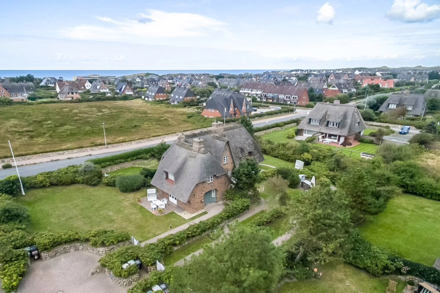 Bild - Traumhaftes Hausteil unter Reet in Wenningstedt