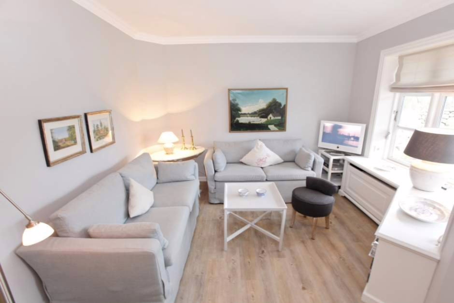 Bild - Traumhaftes Hausteil unter Reet in Wenningstedt