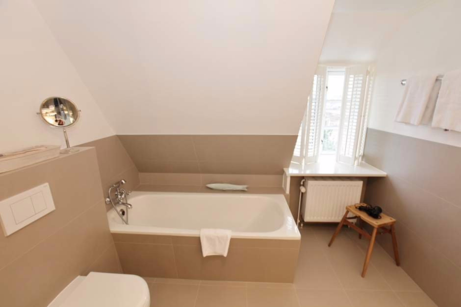 Bild - Traumhaftes Hausteil unter Reet in Wenningstedt