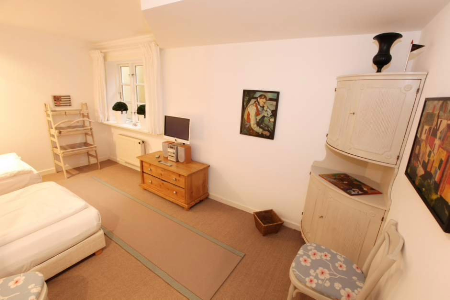 Bild - Traumhaftes Hausteil unter Reet in Wenningstedt