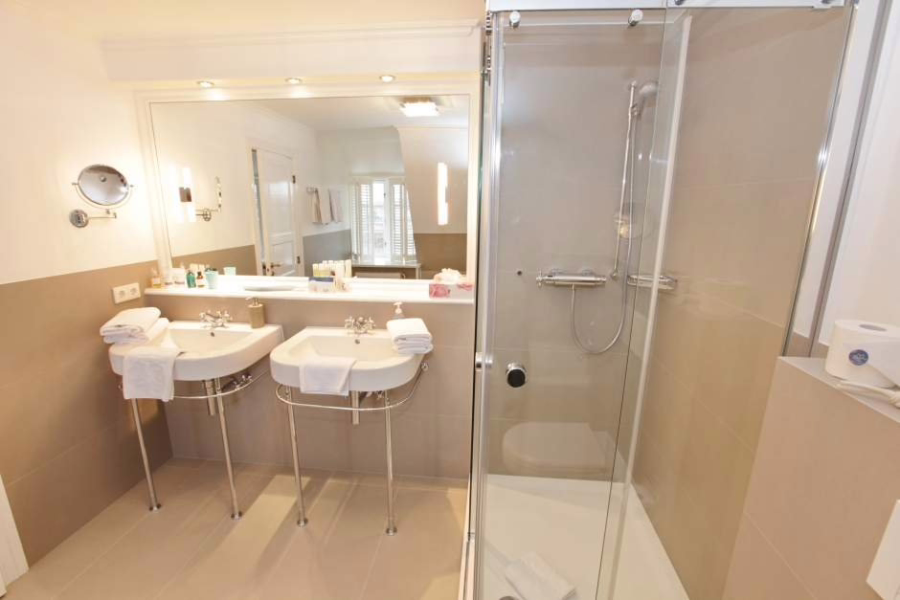 Bild - Traumhaftes Hausteil unter Reet in Wenningstedt