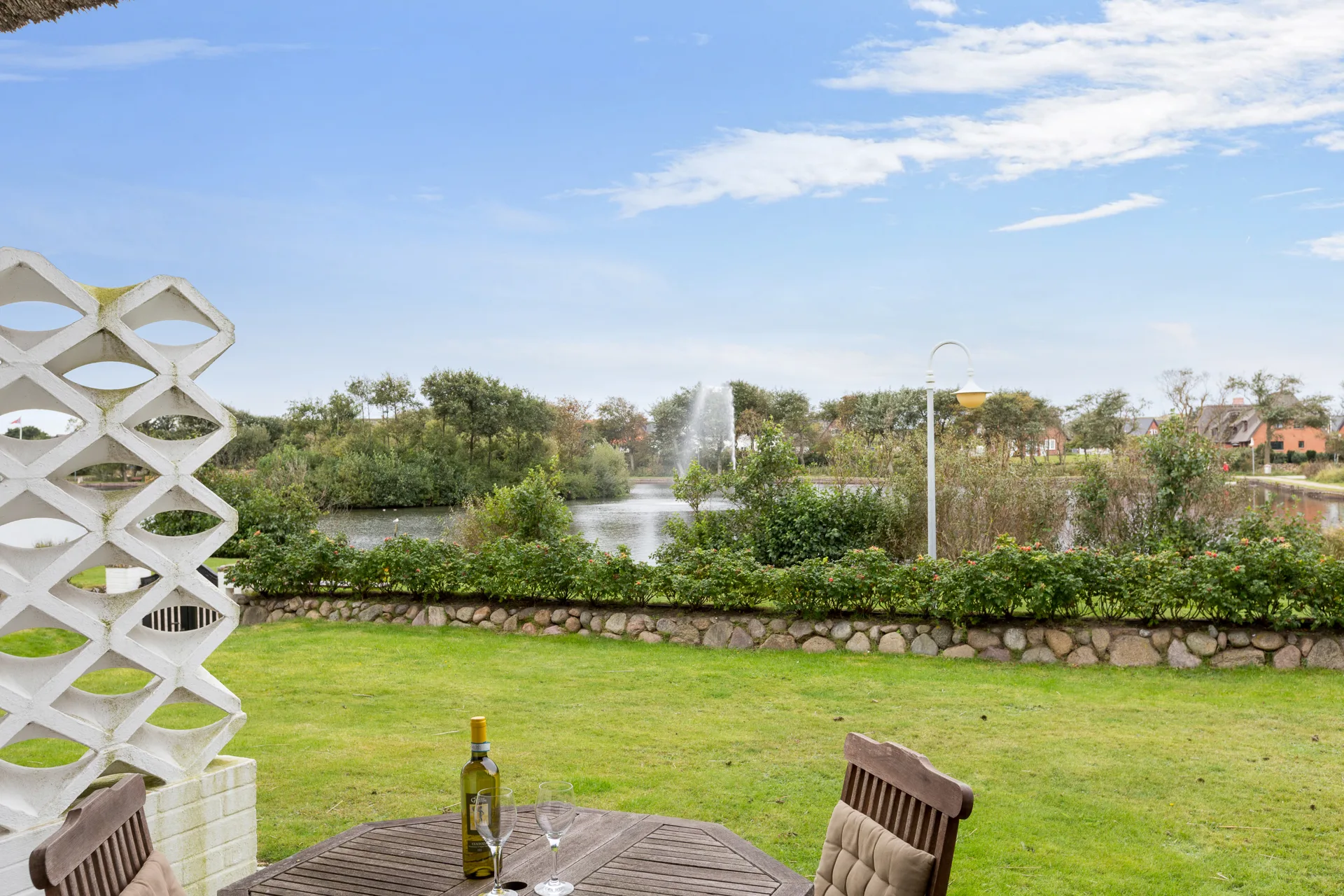Bild - Schöne Erdgeschoss-Wohnung unter Reet mit Blick auf den Wenningstedter Dorfteich