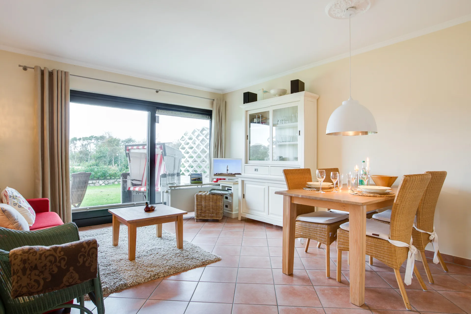 Bild - Schöne Erdgeschoss-Wohnung unter Reet mit Blick auf den Wenningstedter Dorfteich