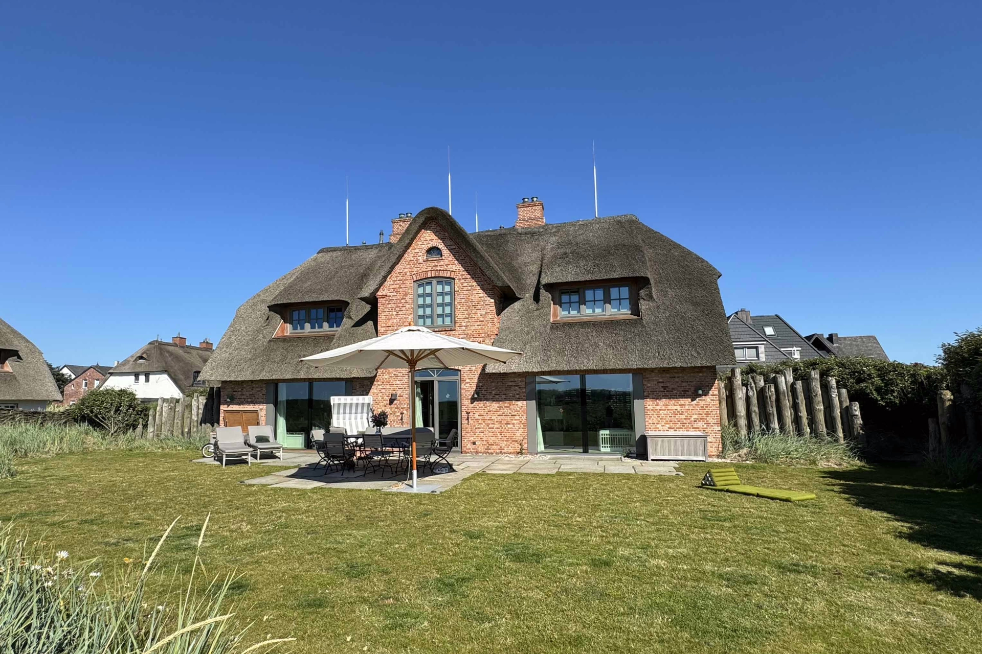 Bild - Exklusives Anwesen mit Blick auf die raue Nordsee