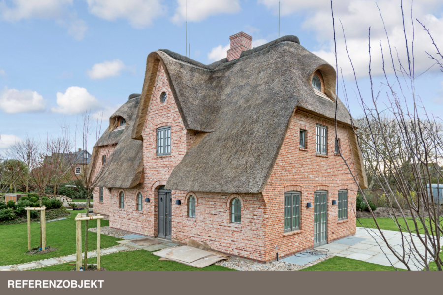 Bild - Neubau eines Doppelhauses unter Reet mit einer Dauer- und einer Ferienwohnung in Archsum