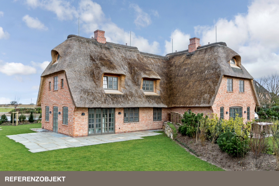 Bild - Neubau eines Doppelhauses unter Reet mit einer Dauer- und einer Ferienwohnung in Archsum