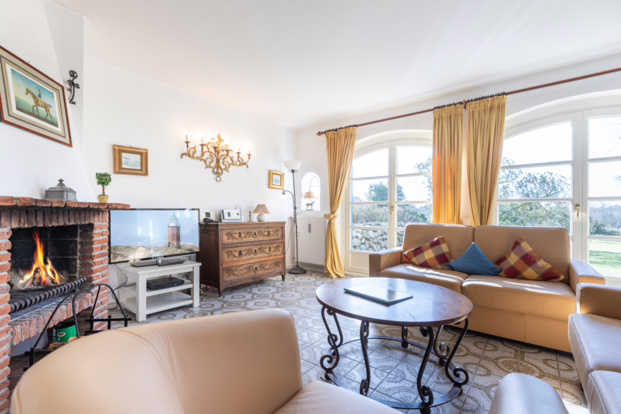 Bild - Reetdachhausteil auf großzügigem Grundstück am Dorfteich